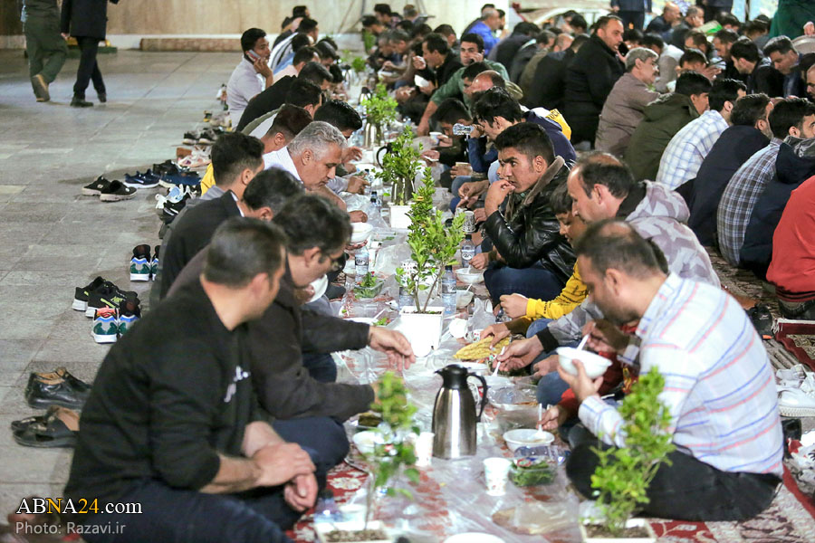 تقرير مصور / إفطار الصائمين في شهر رمضان المبارك في حرم الإمام الرضا (ع)