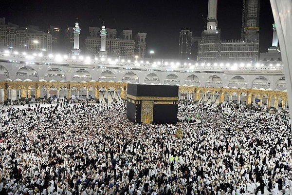 أكثر من مليونين ونصف المليون مصل يشهدون ختم القرآن الكريم بالمسجد الحرام