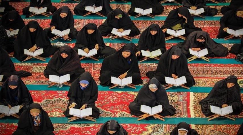 اقامة محفل نسوي لتلاوة القران الكريم بالتزامن مع آخر أيام شهر رمضان المبارك في طهران
