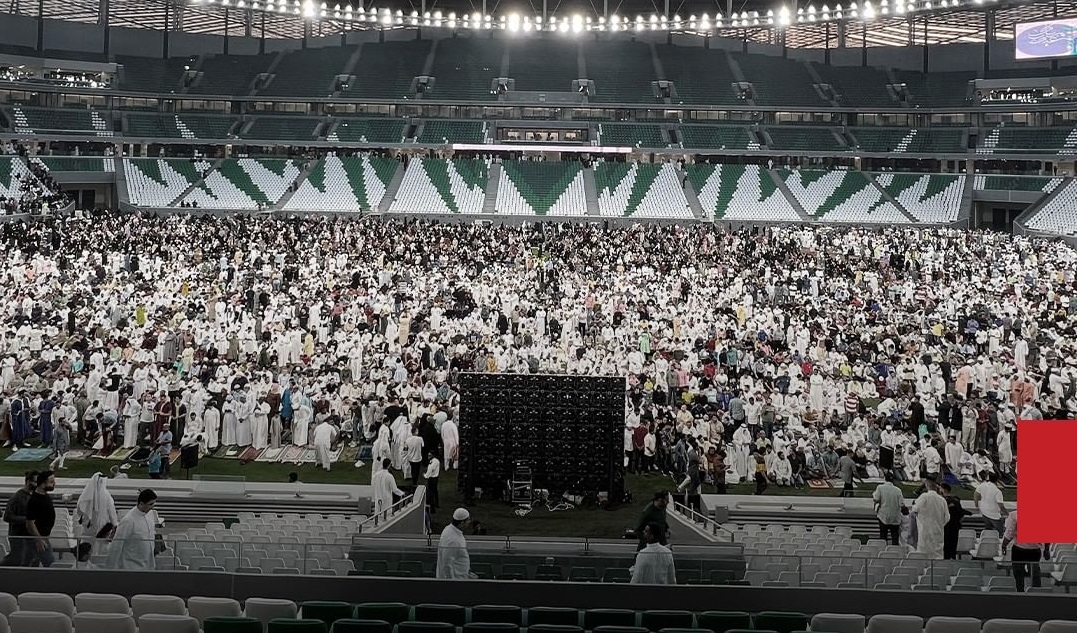   استادیوم جام‌ جهانی قطر از نمازگزاران عید فطر میزبانی کرد + ویدیو