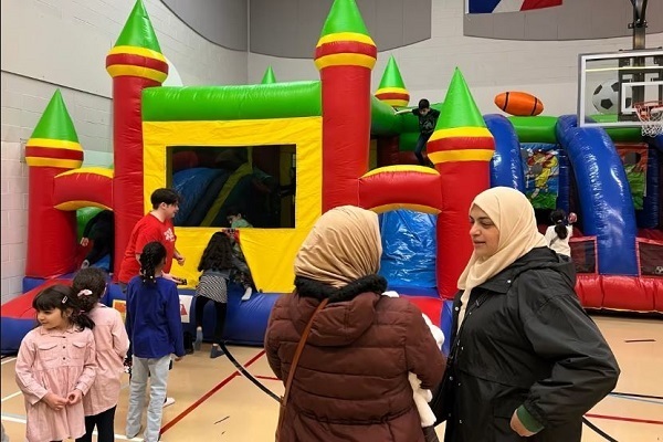 Jovens muçulmanos no Canadá celebram o Eid Al-Fitr com recompensas