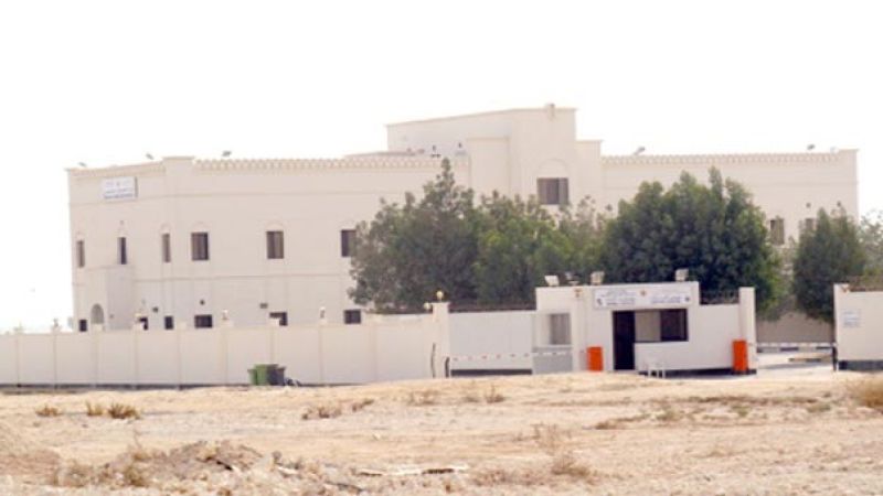 شرطي يرد على طلب سجناء في سجن "جَوْ" نقل سجين سياسي للعيادة:"خله يموت"