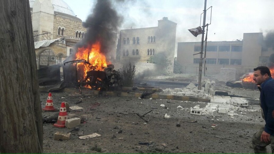 مقتل 10 عناصر أمن هنود بانفجار عبوة ناسفة بمركبتهم 