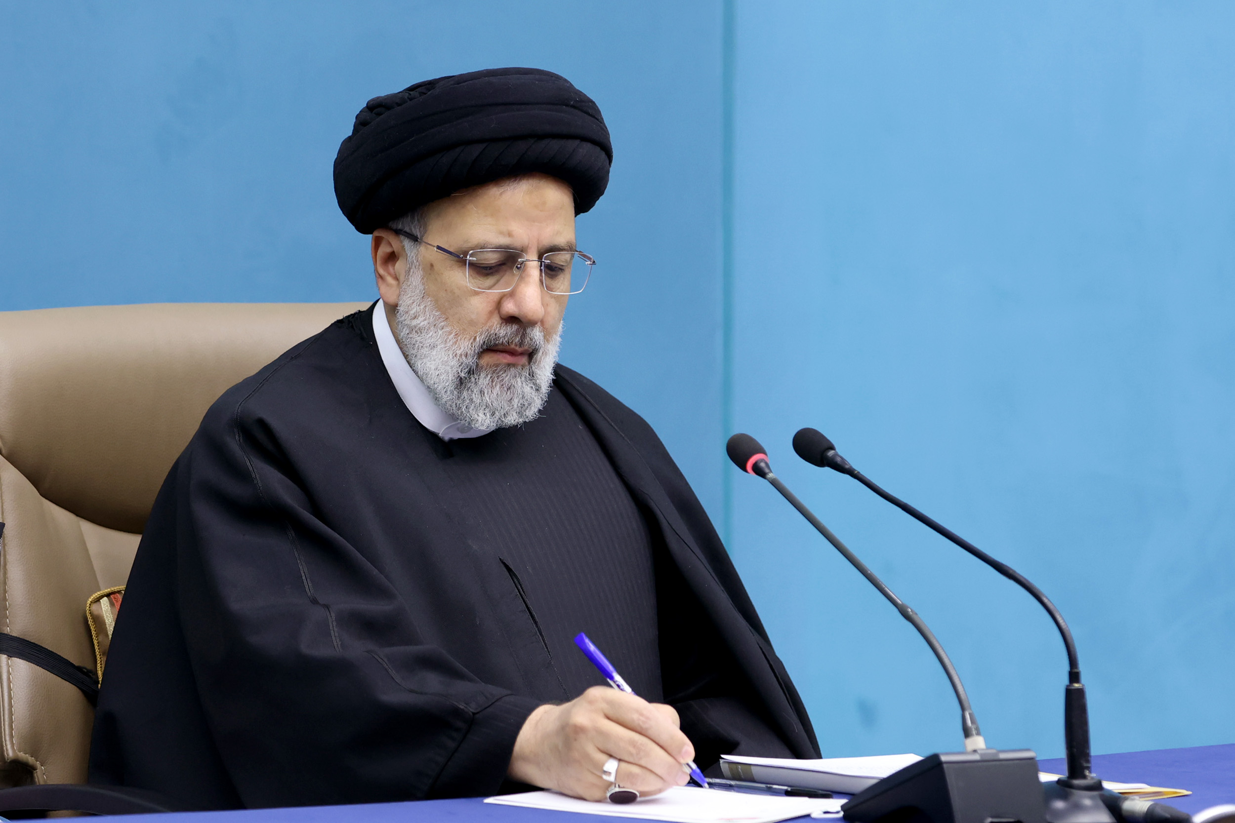 President Raisi condoles martyrdom of Ayatollah Soleimani