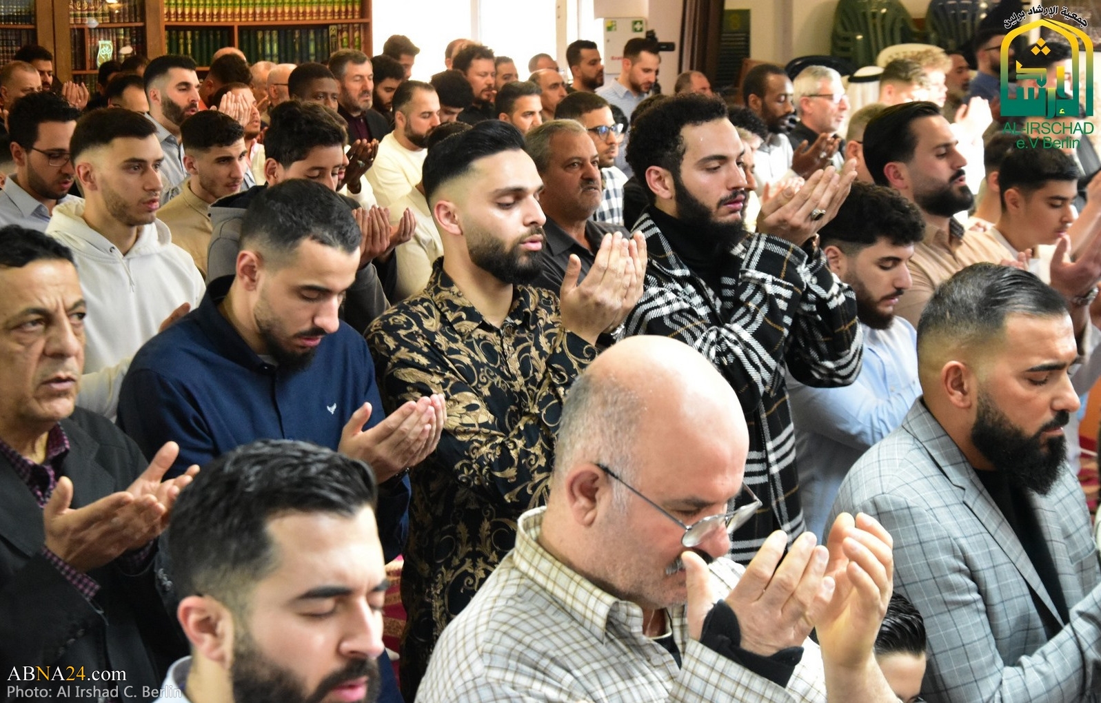 تقرير مصور / إقامة صلاة عيد الفطر المبارك بمدينة برلين الألمانية
