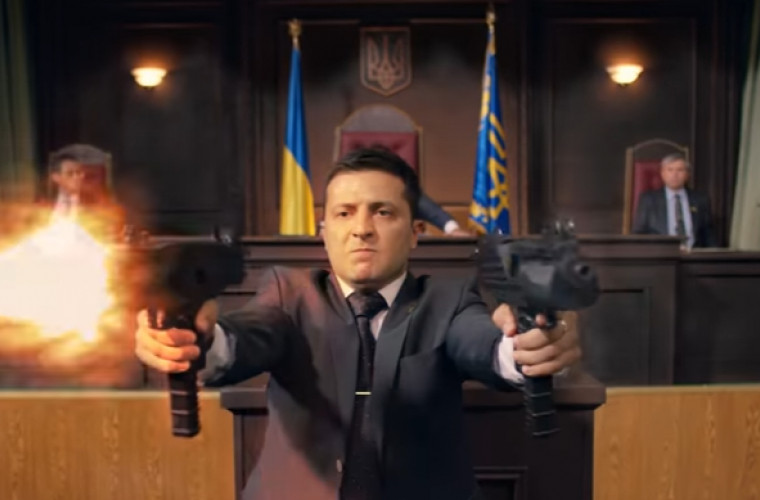 Зеленски горху ичәрисиндә јашадығына етираф етди: Һәр еһтимала гаршы тапанча ҝәздирирәм