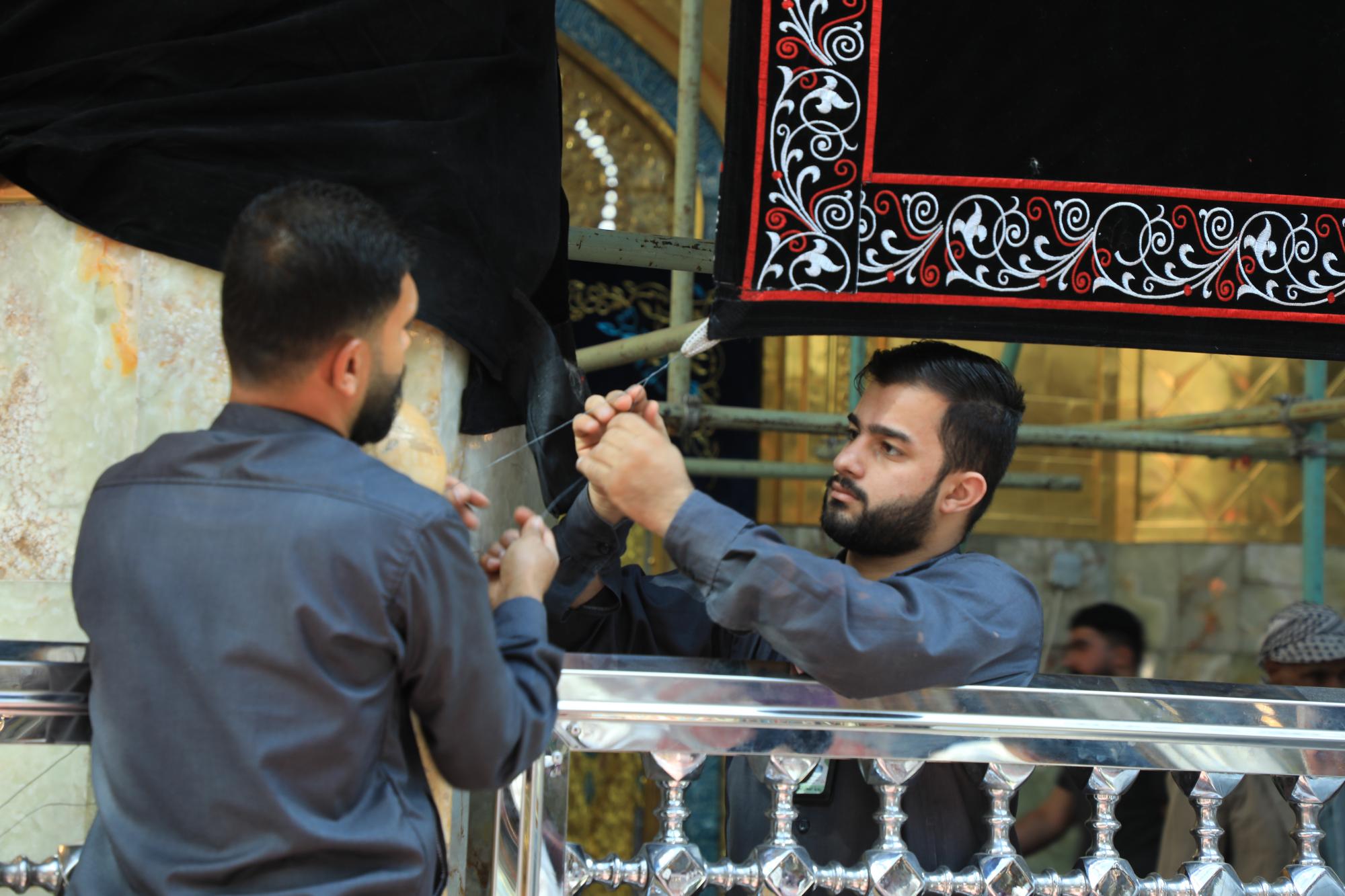 Al-Abbas Shrine covered with black on anniversary of demolition of graves of Imams of Baqi