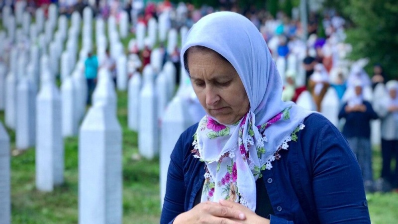 Majke Srebrenice pozivaju Schmidta da pojasni svoje izjave