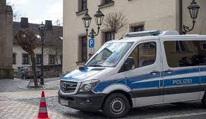 شرطة ألمانيا تنتزع طفلا مسلما من عائلته لأنها علمته أن 'المثلية' حرام! + فيديو