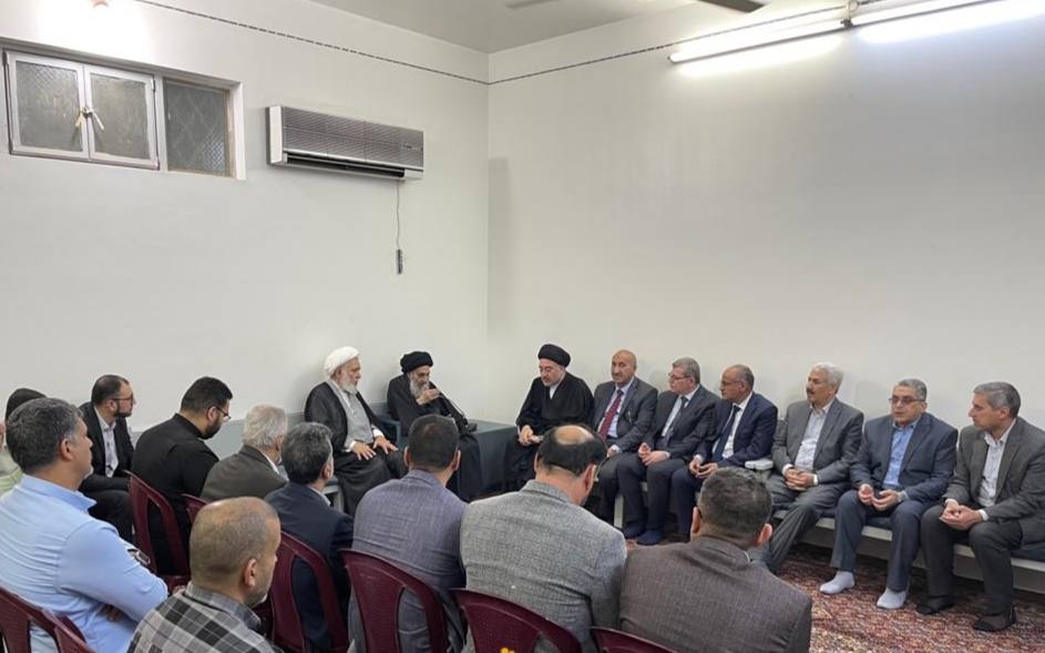 المرجع السيد السيستاني يستقبل جمعاً من أطباء النجف الاشرف+(صور)