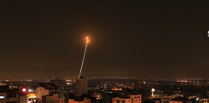 المقاومة الفلسطينية تقصف بالصورايخ المستوطنات بـ(غلاف غزة) ردًا على العدوان الصهيوني