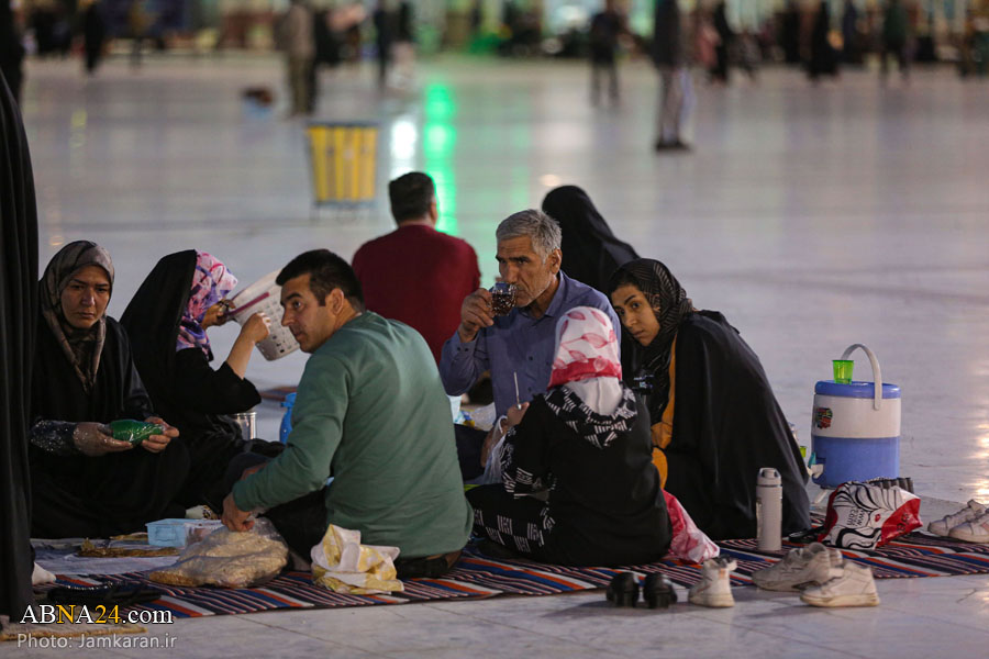 تقرير مصور / أجواء نادرة لتناول افطار شهر رمضان المبارك في مسجد جمكران المقدس