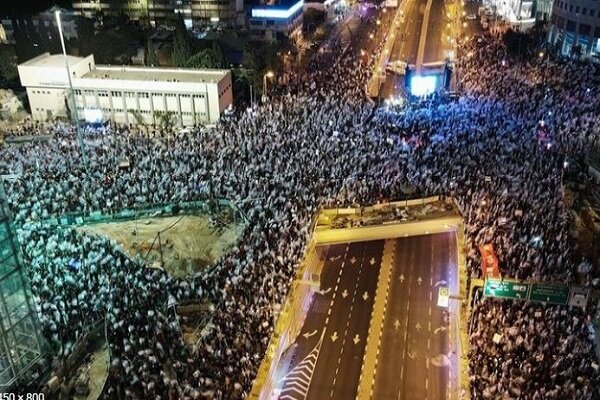 Demonstrators protest for 14th straight week against Netanyahu's judicial reforms