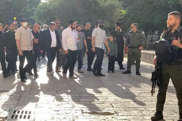 عشرات المستوطنين يقتحمون الأقصى بحماية قوات الاحتلال