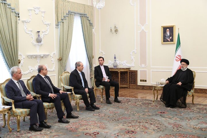 Sirijski ministri održali sastanak s iranskim predsjednikom