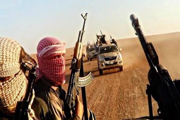 30 Syrian military forces killed, injured in ISIL attack