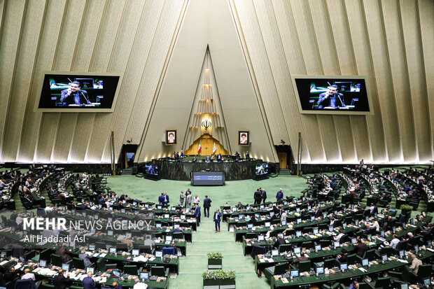 کەس بۆ هەڵبژاردنی مەجلیسی ئێران ناویان نووسی