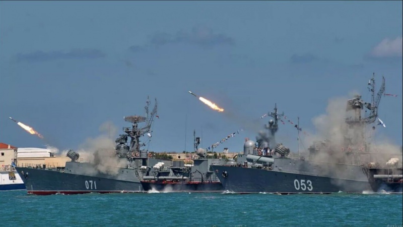 Ракетный удар российских кораблей по укрытию ИГИЛ в Сирии