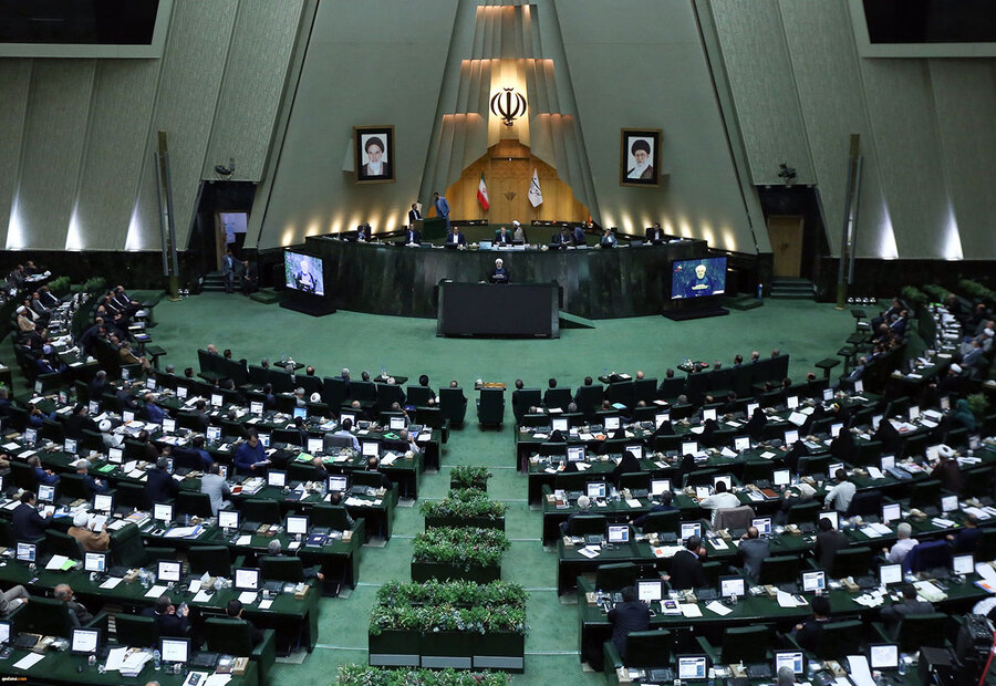 Iranian MPs approve to review Hijab bill 