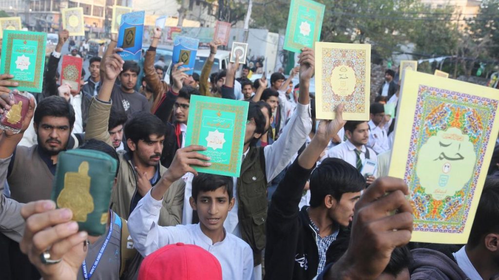 Crowd harsh reactio to Quran desecration in eastern Pakistan