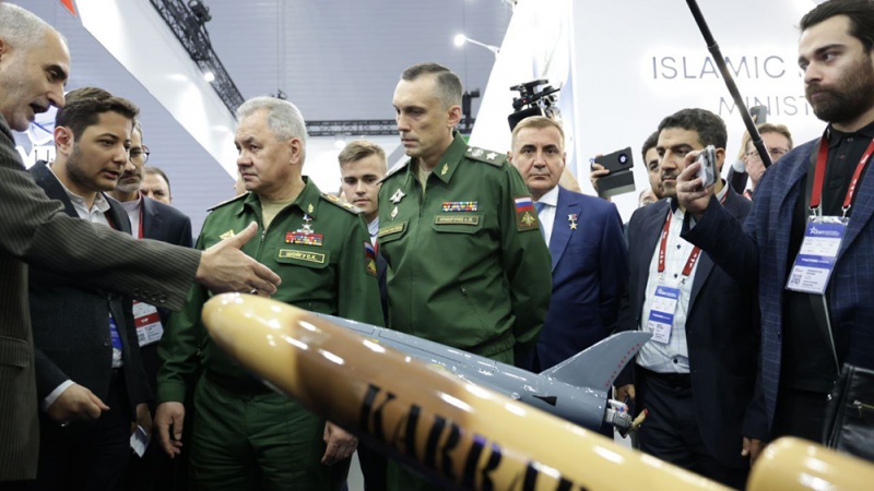  Iran Pamerkan Kekuatan Militernya di Rusia