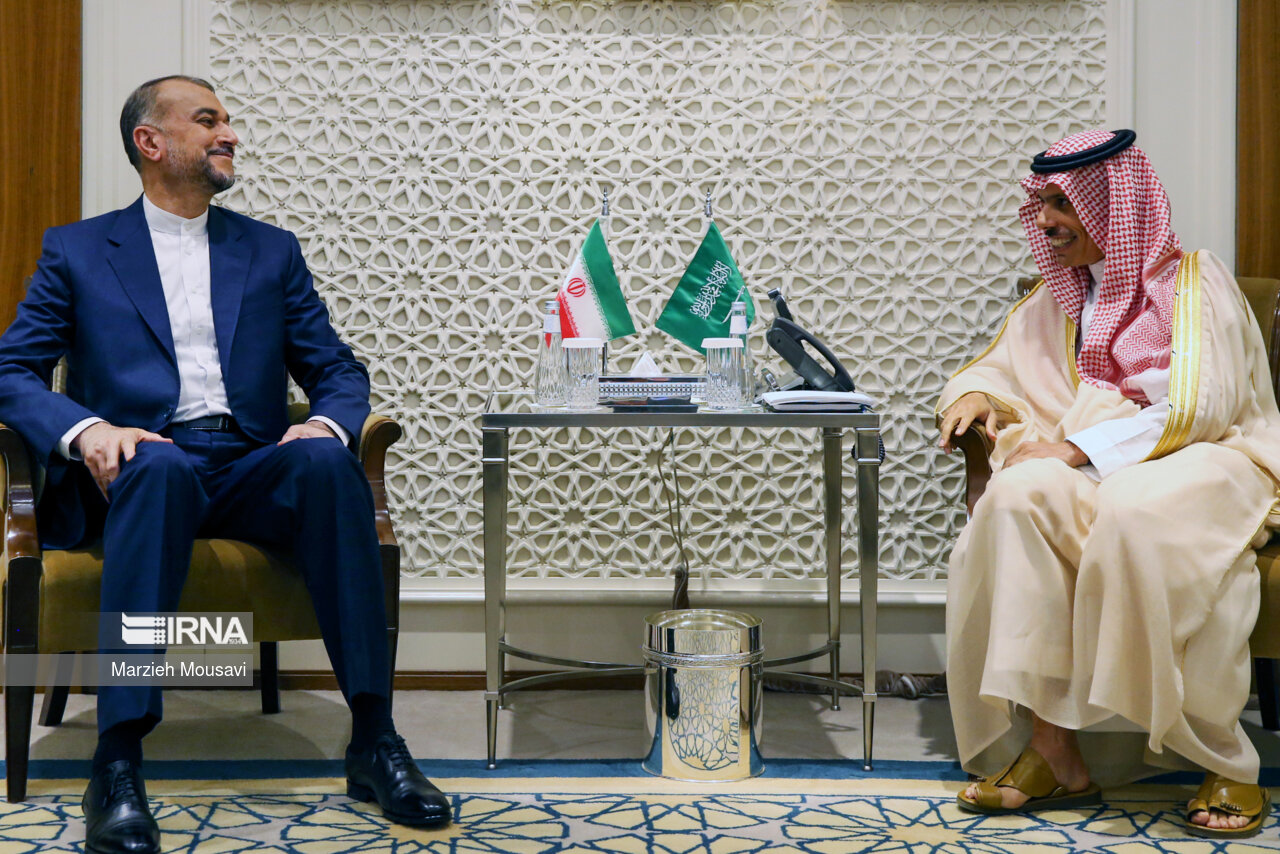 Ministros das Relações Exteriores do Irã e da Arábia Saudita se reúnem em Riad