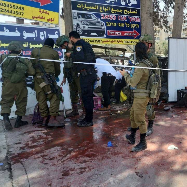 مقتل مستوطنين في عملية إطلاق نار "دقيقة" جنوب نابلس والمنفذ انسحب من المكان