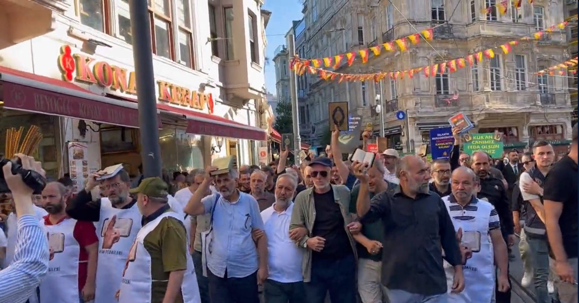 Kur'an'a Saygı Mitingi: Lebbeyke ya Kur’an