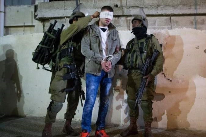 قوات العدو تعتقل 8 فلسطينيين من الضفة الغربية