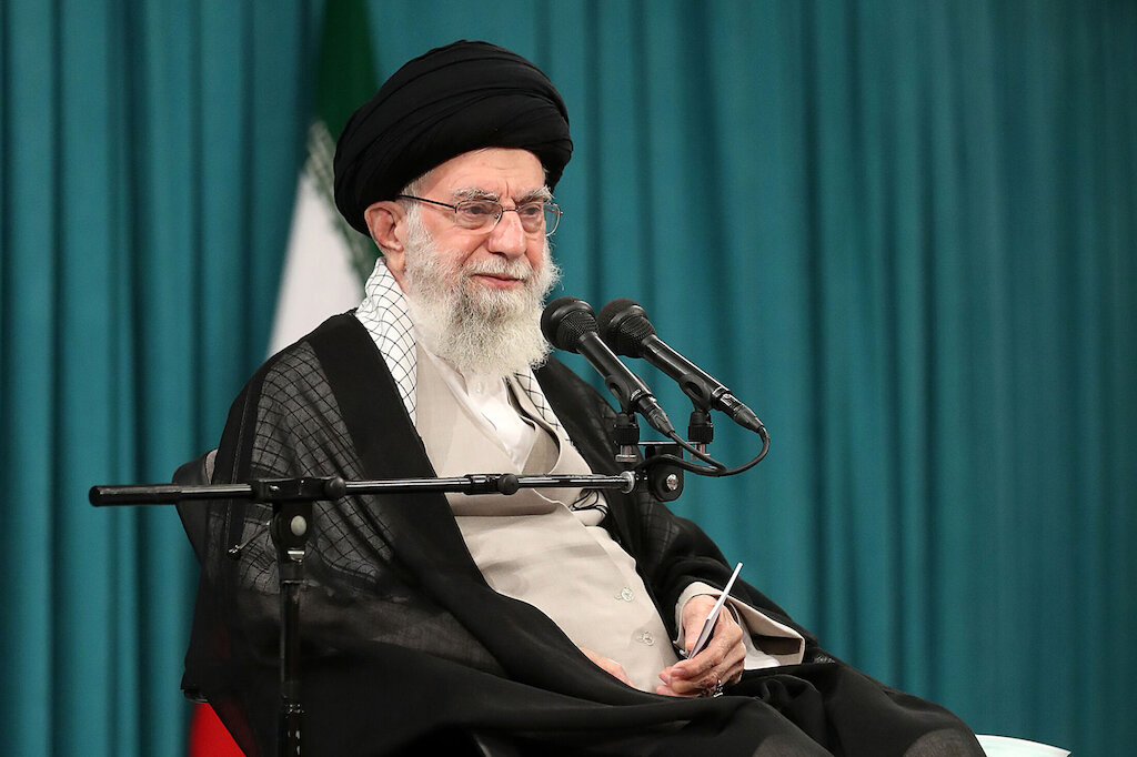 Imam Khamenei: Islamic system believes in human dignity (Video)