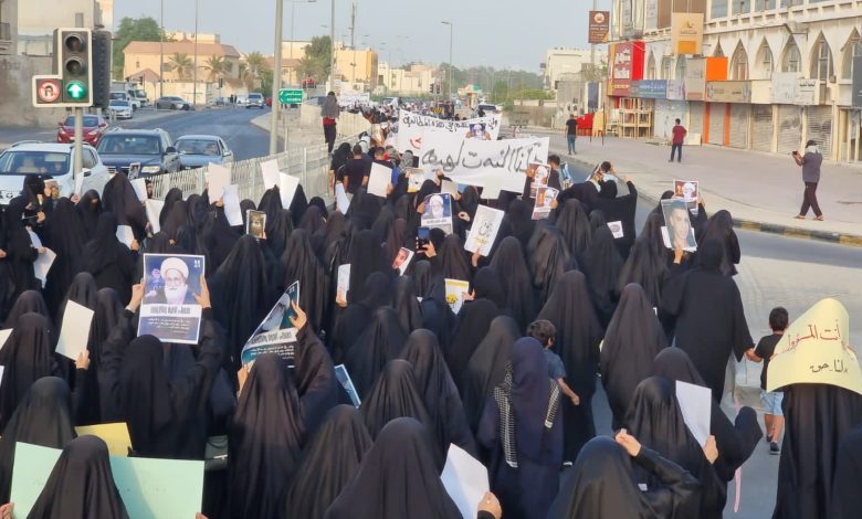البحرين.. تظاهرات حاشدة تهتف "يسقط حمد” وتطالب بإطلاق سراح السجناء المضربين عن الطعام  