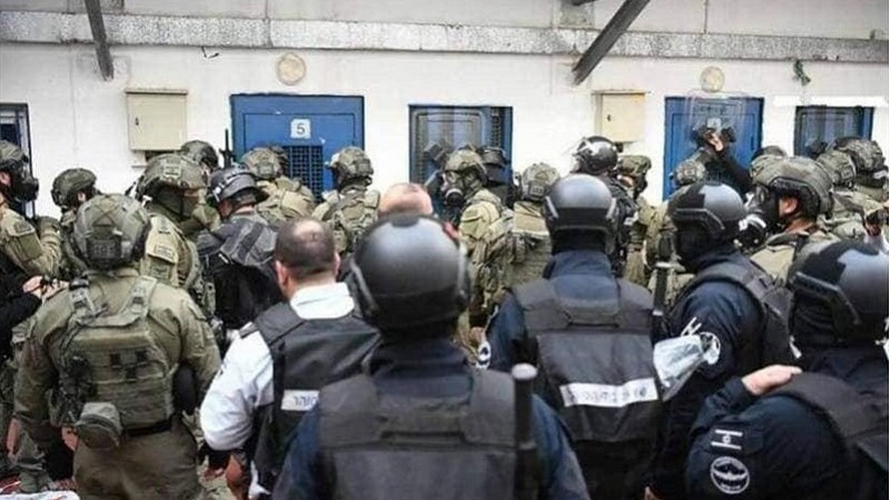  Охранники сионистских тюрем напали на палестинских узников