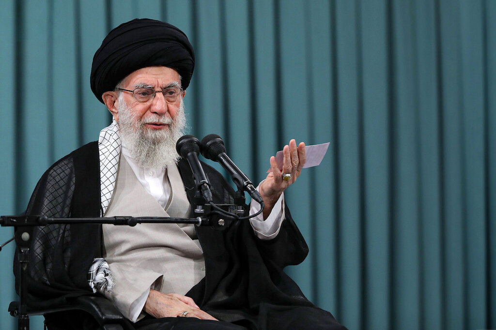 Video: Martyrs are not dead, but alive (Imam Khamenei)