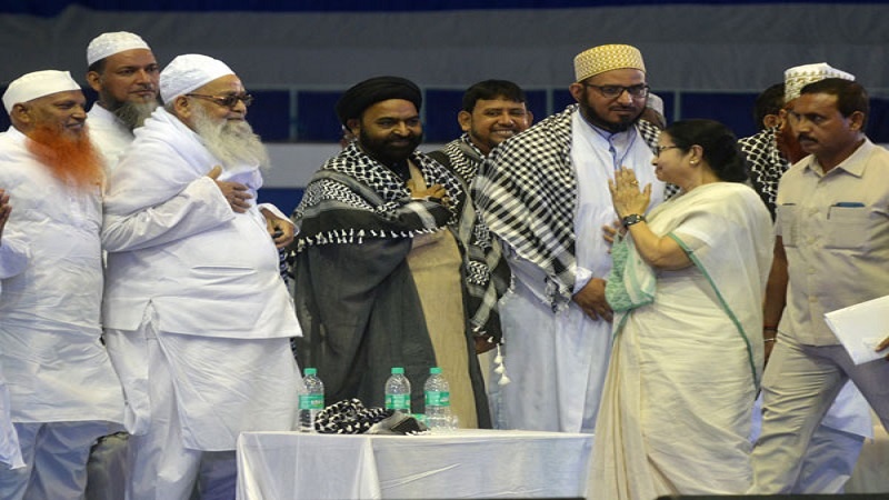 পশ্চিমবঙ্গে দুর্গাপুজো কমিটিগুলোর অনুদান বাড়ালেন মমতা