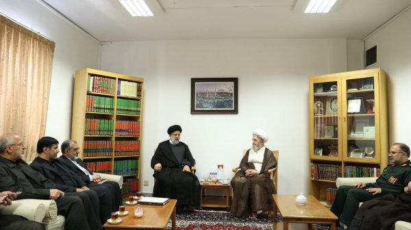 Grand Ayatollah Sobhani's emphasis on market stability, use of popular capacities in economic activities
