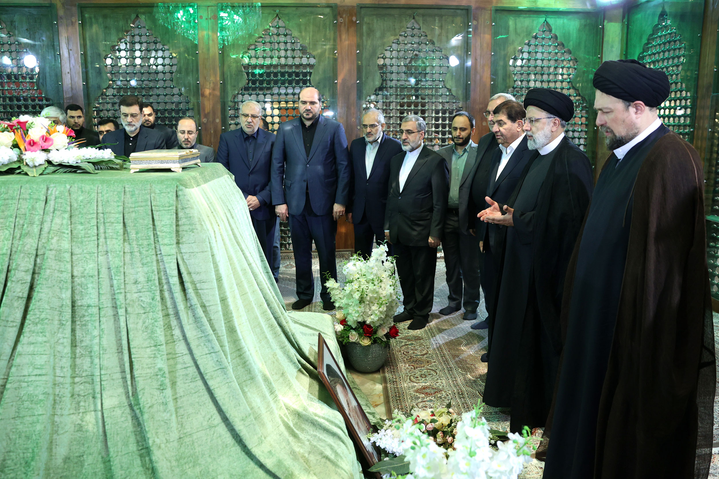 Iran's President, cabinet members renew allegiance with ideals of Imam Khomeini