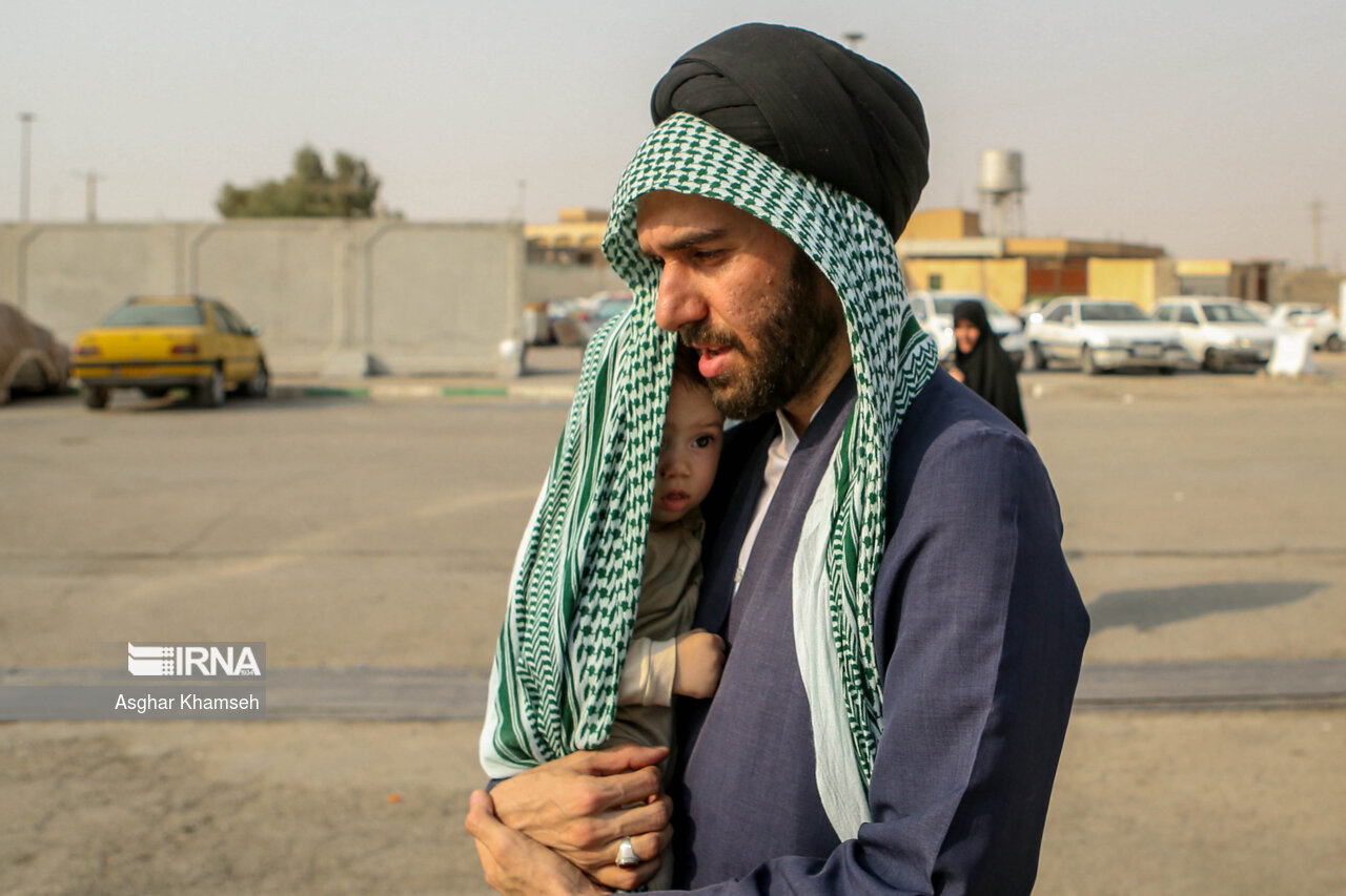  Peregrinos iranianos de Arbain chegam à fronteira com o Iraque