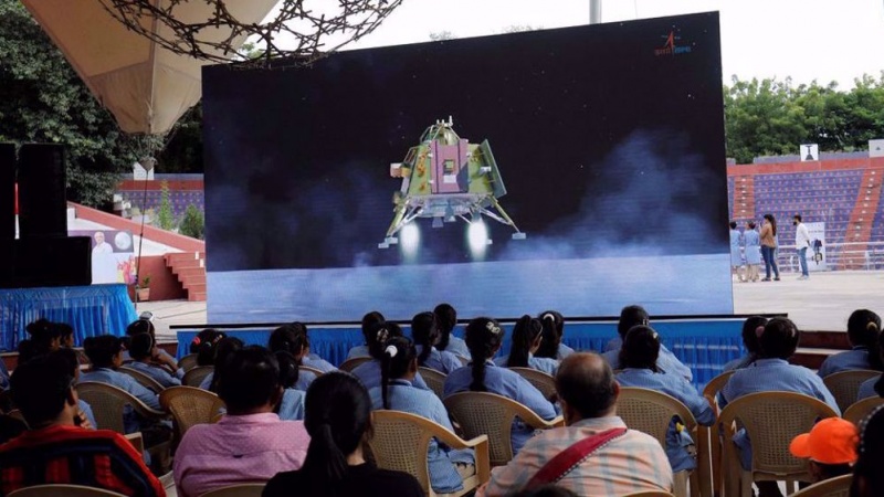  Indisches Mondfahrzeug „Pragyan“ beginnt mit Erkundung des Südpols des Mondes