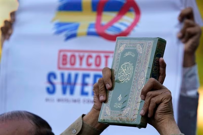 Satanist İsveçin rejimin baş naziri: Biz İsveçdə Quran yandırılmasını qadağan etmək fikrində deyilik!