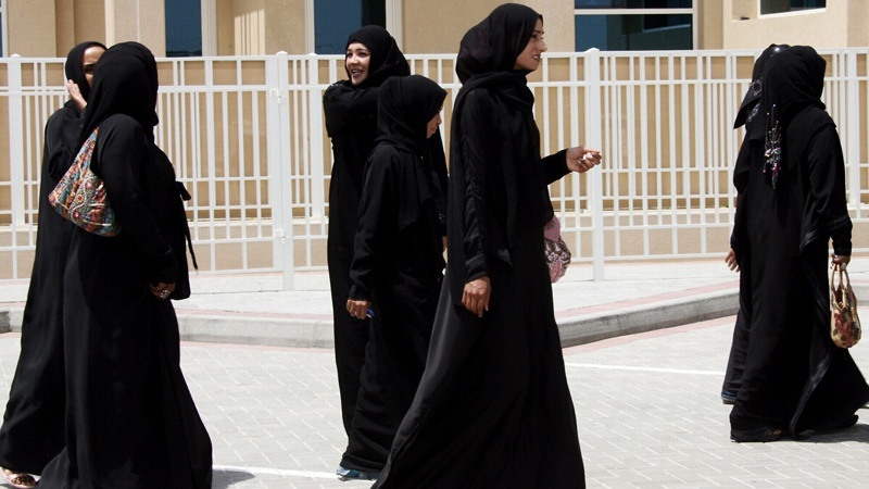  Frankreich will islamische Abaya für Schulmädchen verbieten