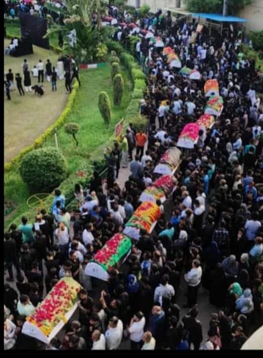 लखनऊ, बड़े इमामबाड़े में करबला के शहीदों की याद में निकला 72 ताबूत का जुलूस। तस्वीरें