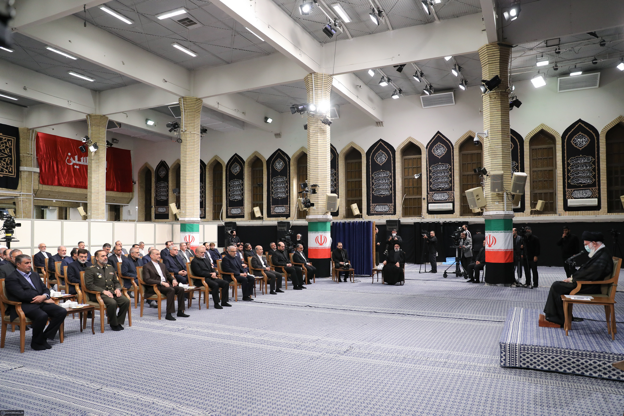 Tinanggap ni Imam Khamenei ang Pangulo ng Iran, mga miyembro ng gabinete