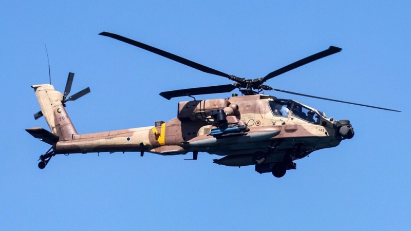  Palästinensische Kämpfer schießen auf israelischen Hubschrauber über Flüchtlingslager Dschenin