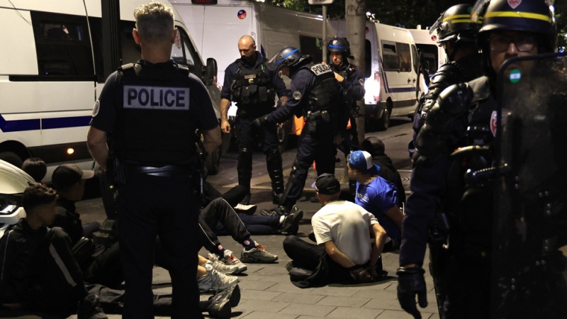  仏で、今夏のデモ参加者約2000人に有罪判決
