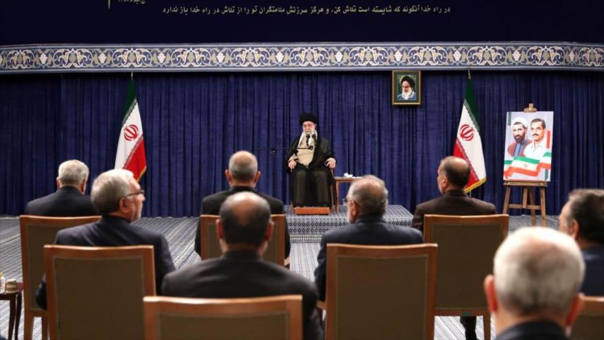 Líder: Sanções buscam tomar como reféns os meios de subsistência do povo iraniano
