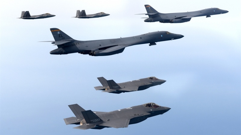  米韓合同軍事演習で、米戦略爆撃機「B1B」が飛行