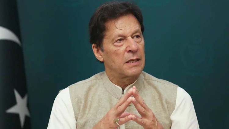 باكستان: الشرطة تعتقل عمران خان بعد حكمٍ بسجنه 3 سنوات