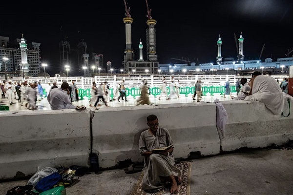 Saudi authorities advise against sleeping at Islam's holiest site