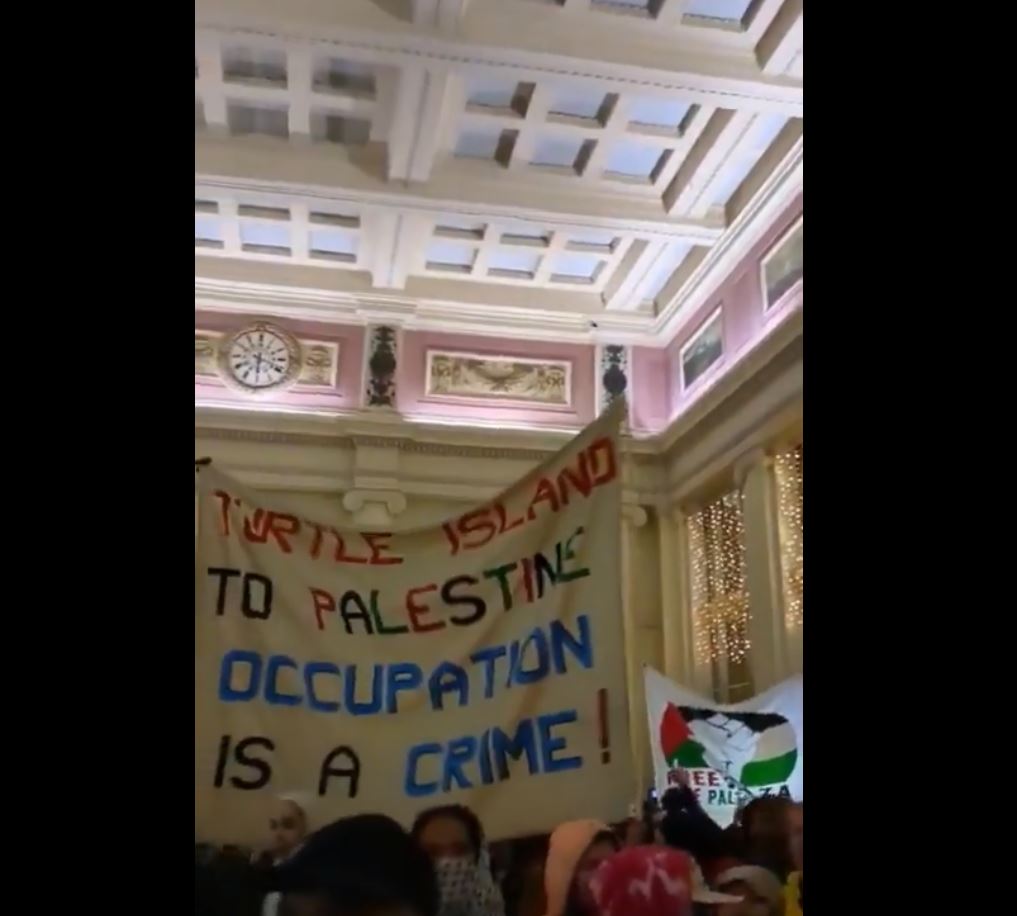 Video: Vancouver activists shut down Waterfront Station demanding immediate ceasefire in Gaza