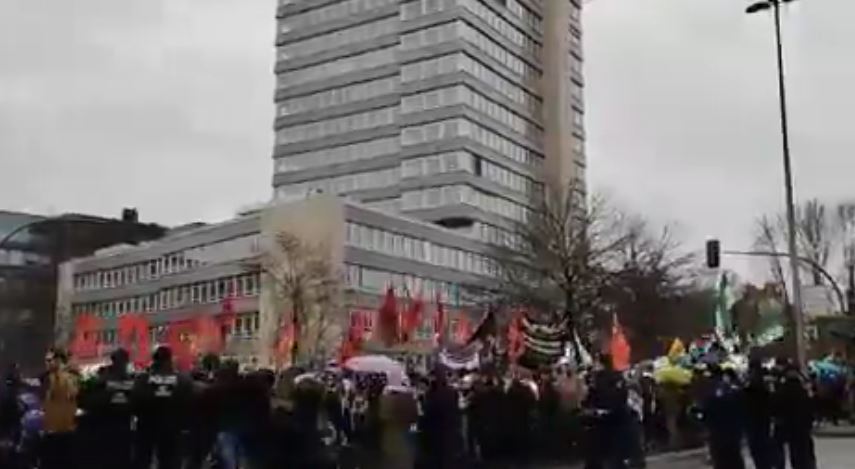 Video: A large protest in Berlin calling for a ceasefire in Gaza, despite authorities’ restrictions